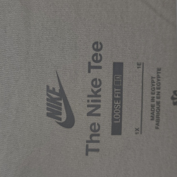 The Nike Tee Loose Fit Women's 1X Short Sleeve T-Shirt new w/out Tags! - Picture 2 of 3